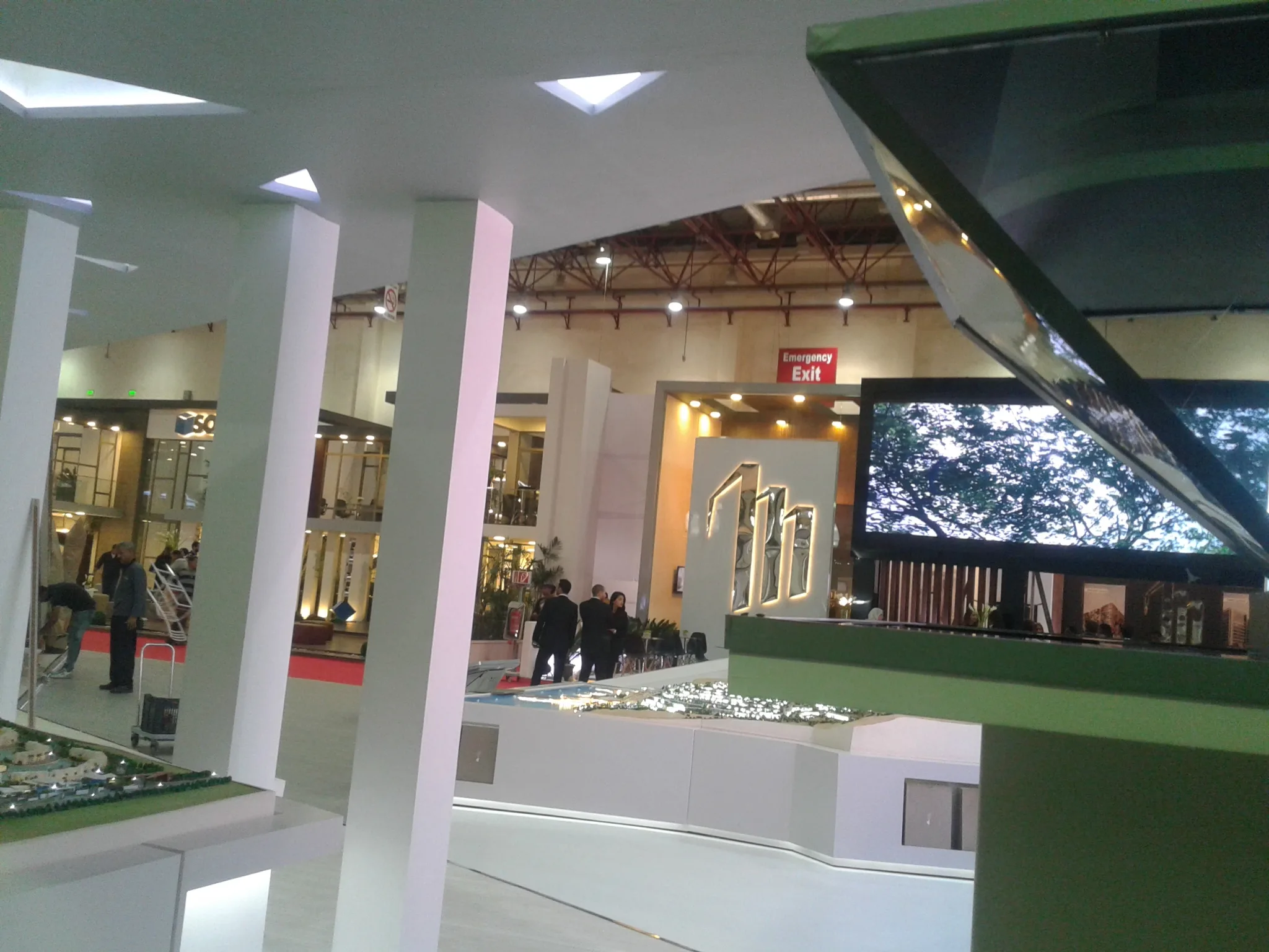 Integrated exhibition booth technology