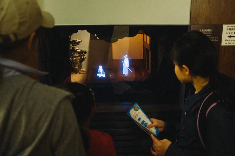 23020580401 b7194b0234 c Hologram