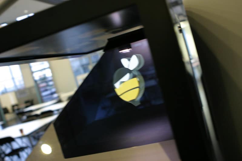 8216478470 d5dd4aafd4 c Hologram