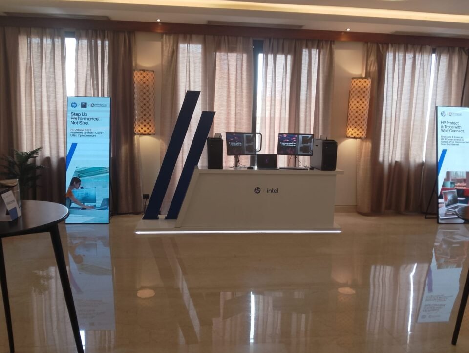 HP for Your Best Work — Cairo – Large-format presentation displays, vertical branded screens, product demonstration displays, conference presentation support by Hyper Sonic Egypt